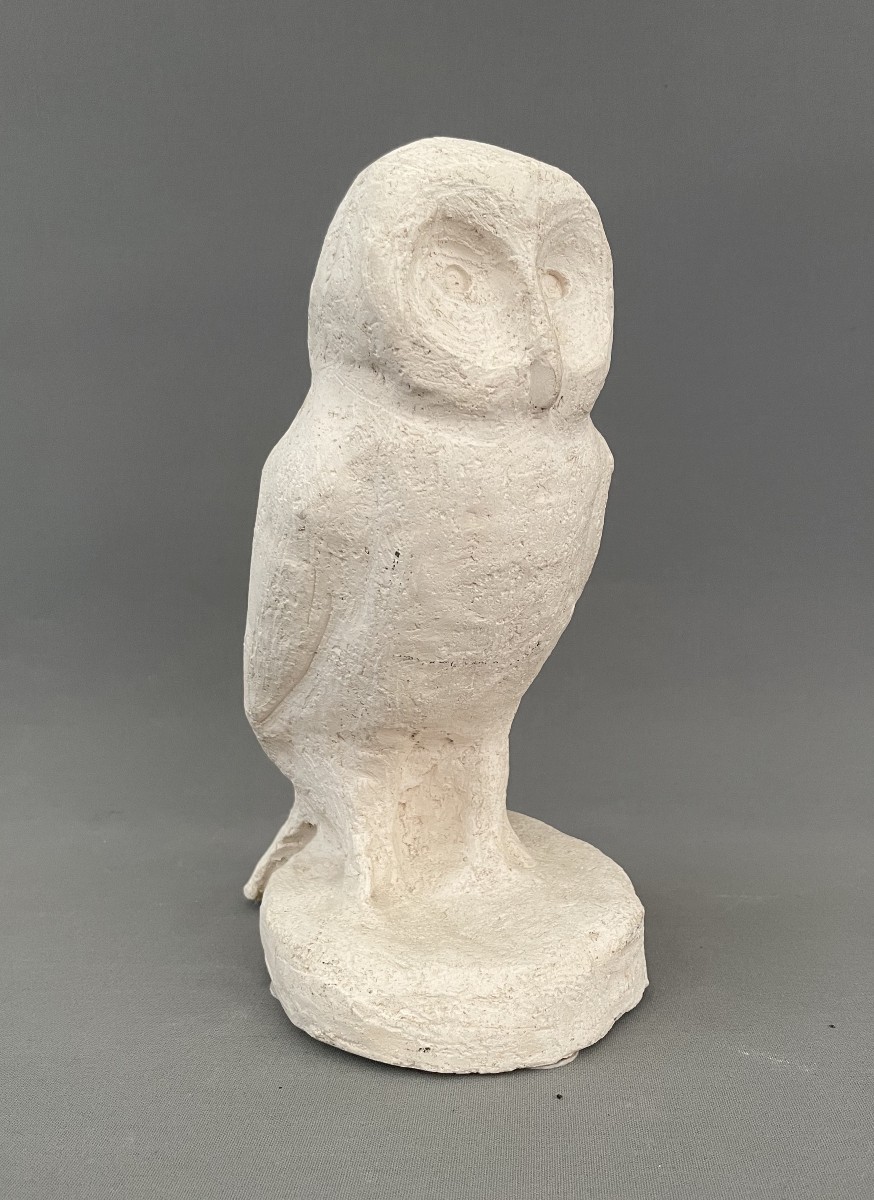Chouette en plâtre, monogramme PM
