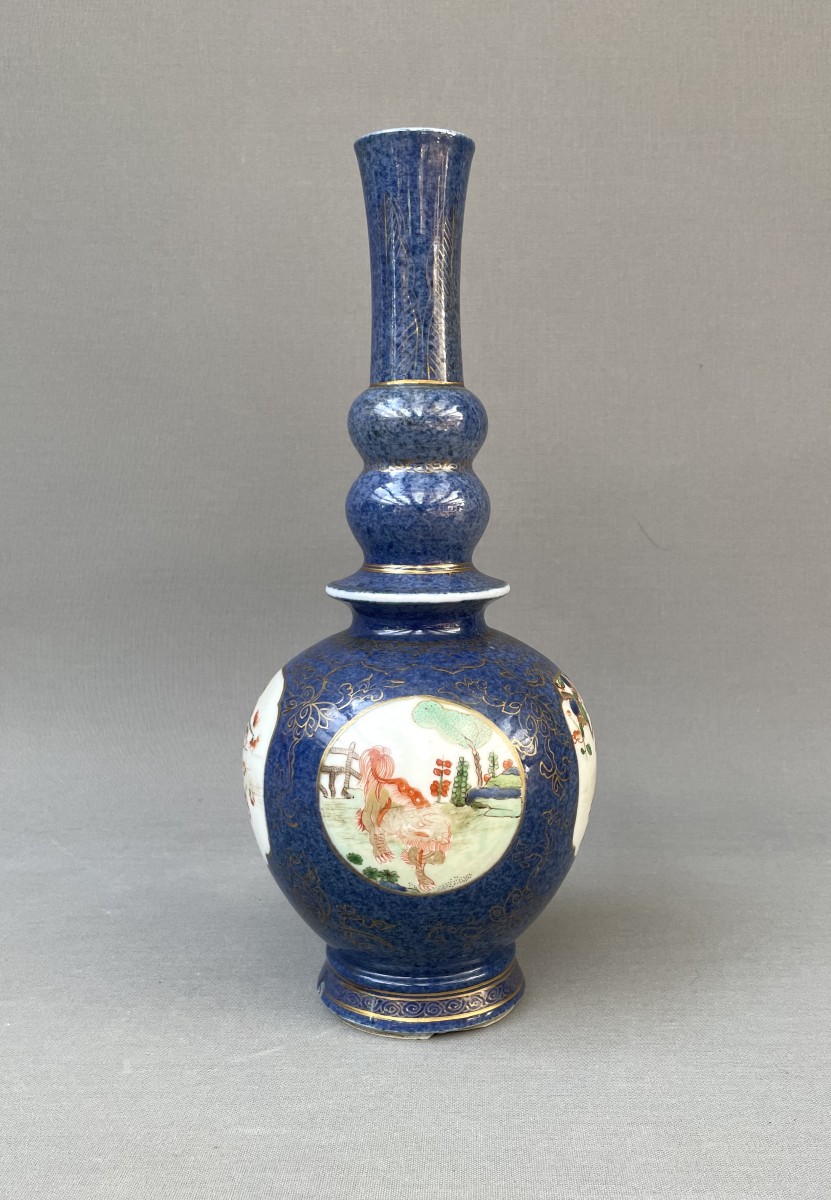 Vase en porcelaine peint à décor d'animaux, Chine, XVIIIe