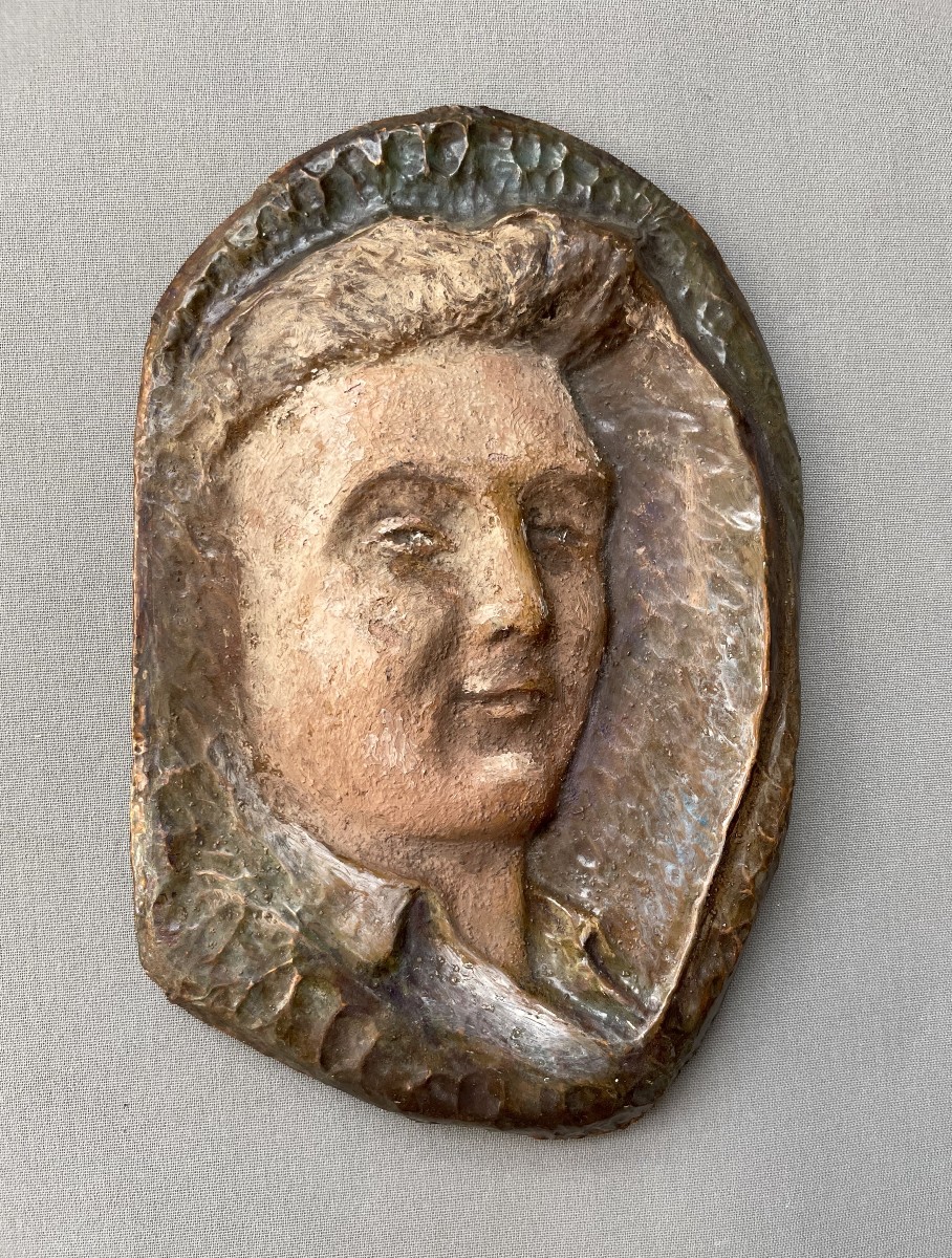 Bas relief en cuivre martelé et peint