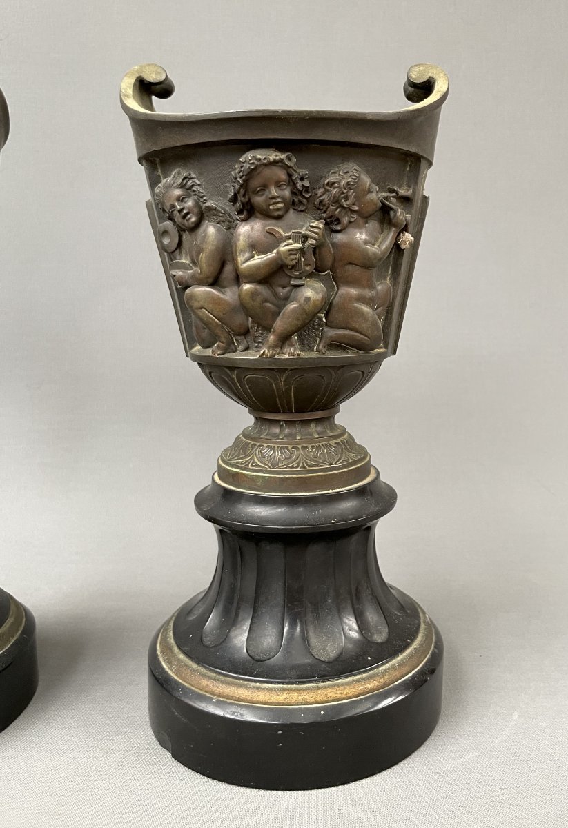 Paire de cassolettes en bronze à décor de putti-photo-3
