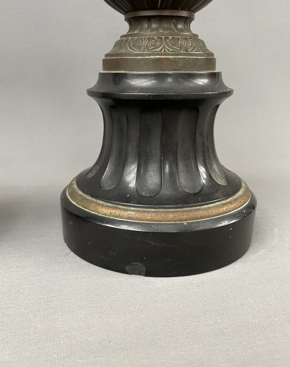 Paire de cassolettes en bronze à décor de putti-photo-1