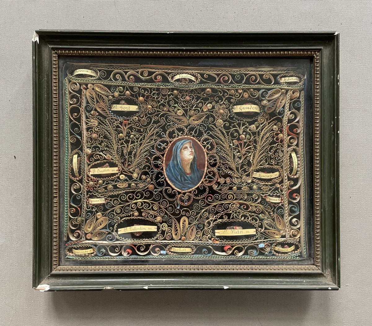 Paperolle Board With 16 Relics