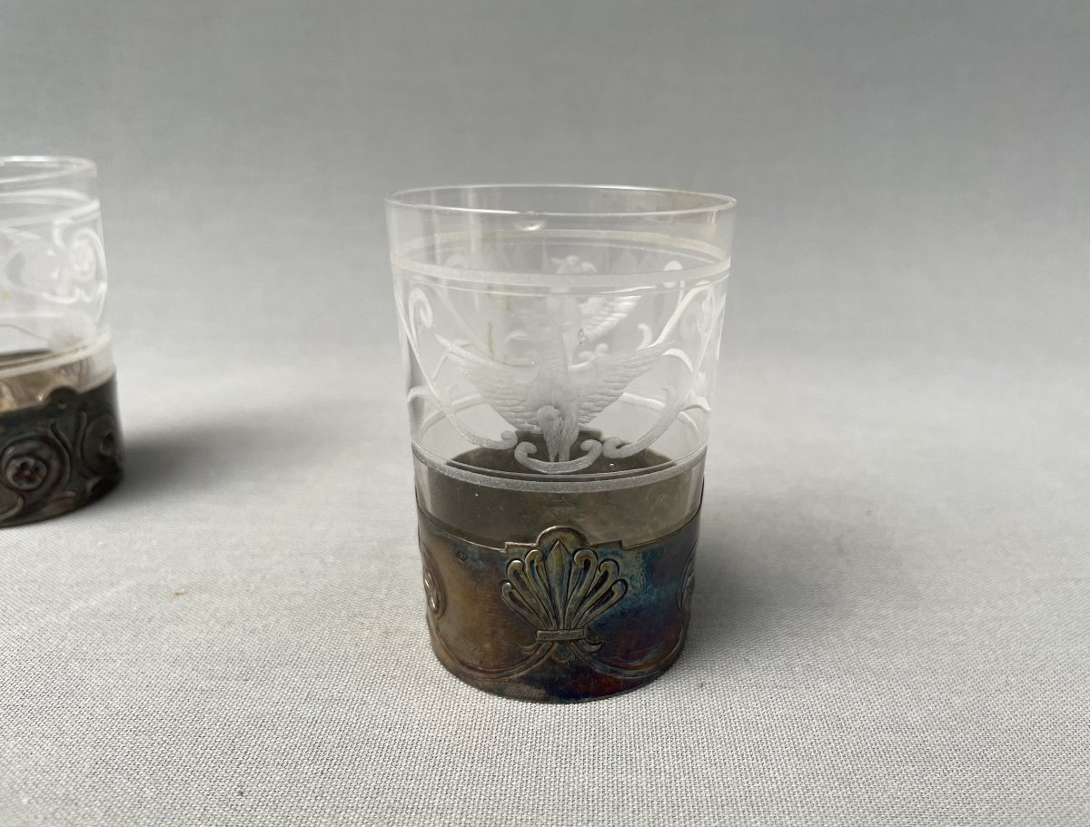 Three Small Glasses Engraved With Eagle Decoration, Silver Frame-photo-2