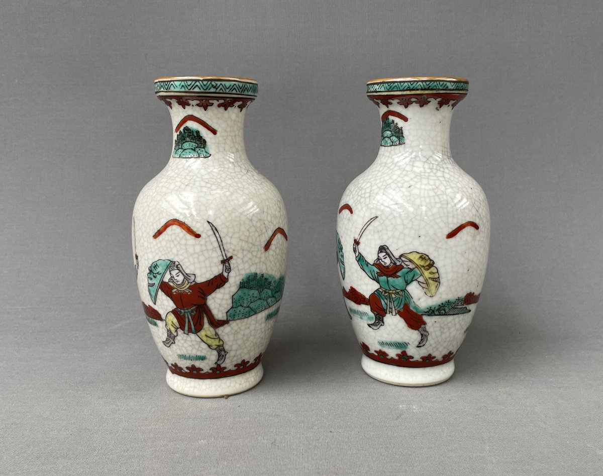 Chine, paire de petites vase en porcelaine craquelée-photo-1