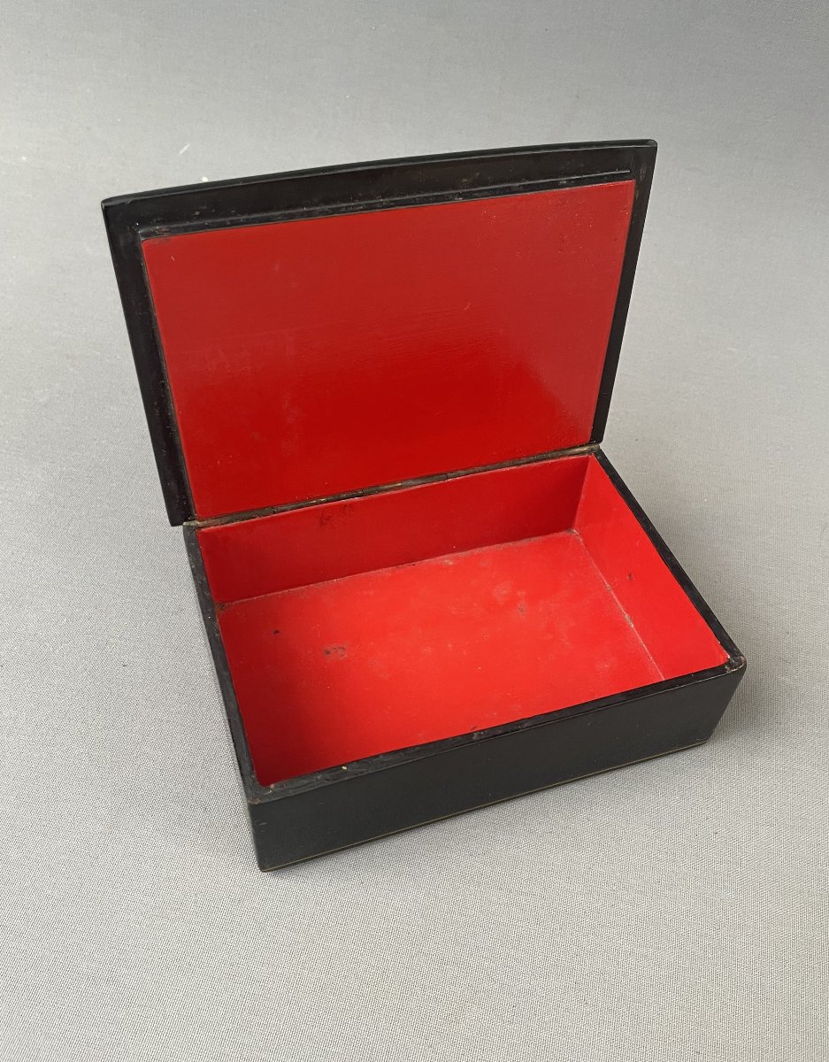 Box, Painted Lid, Young Woman Embroidering-photo-4