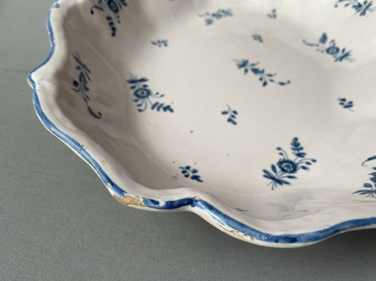 Earthenware Dish With Flower Decoration-photo-2