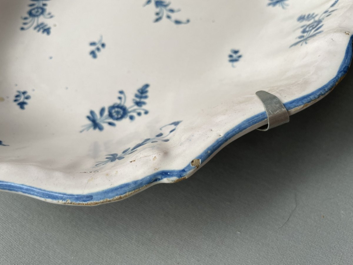 Earthenware Dish With Flower Decoration-photo-3