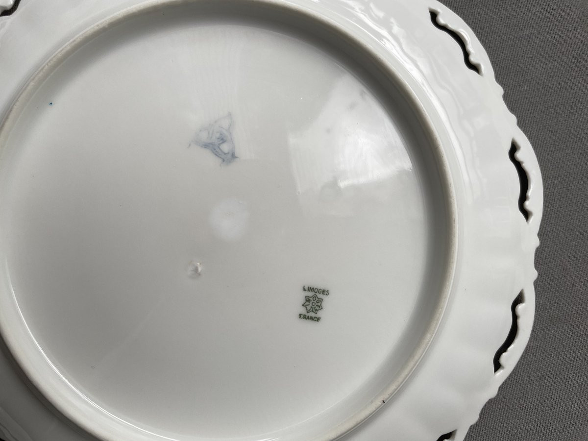 Trois assiettes ajourées en porcelaine de Limoges-photo-4