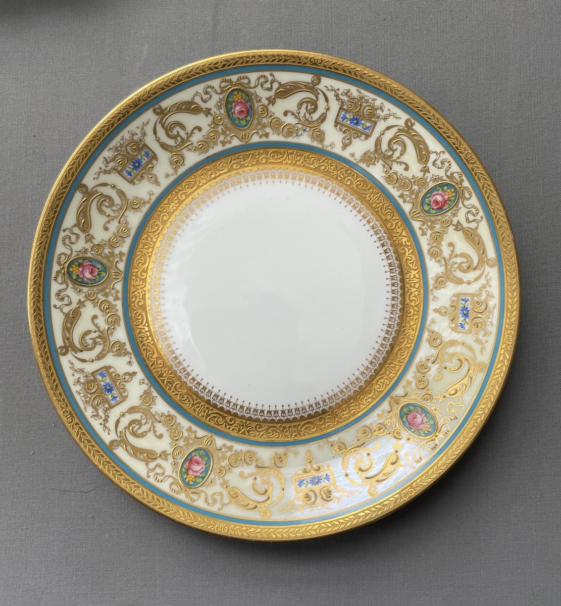 Letourneur à Limoges, assiette en porcelaine