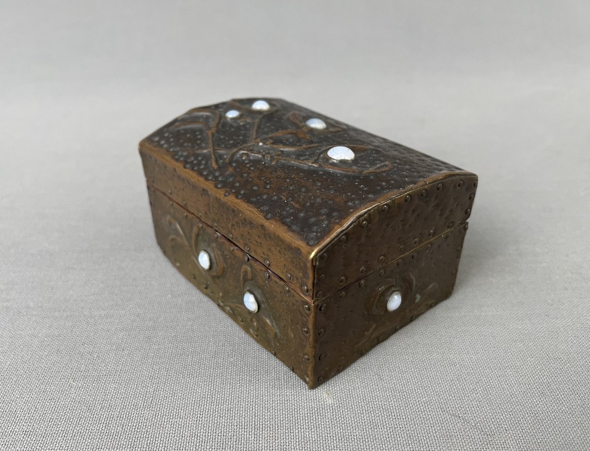 Alfred Daguet? Art Nouveau Box In Repoussé Copper-photo-3