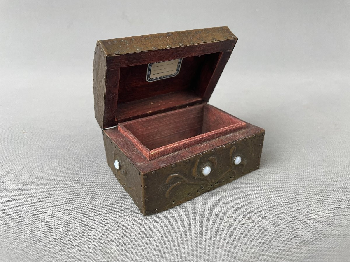 Alfred Daguet? Art Nouveau Box In Repoussé Copper-photo-1