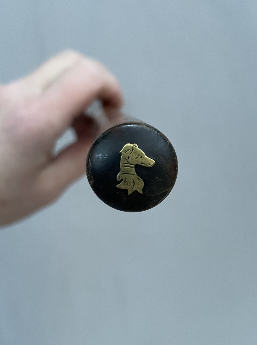 Canne, pommeau serti d'une tête de lévrier en or?-photo-2