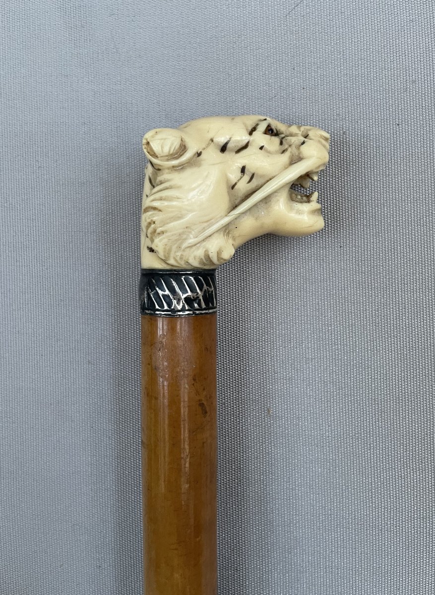 Parapluie à restaurer, le pommeau figurant une tête de tigre-photo-3