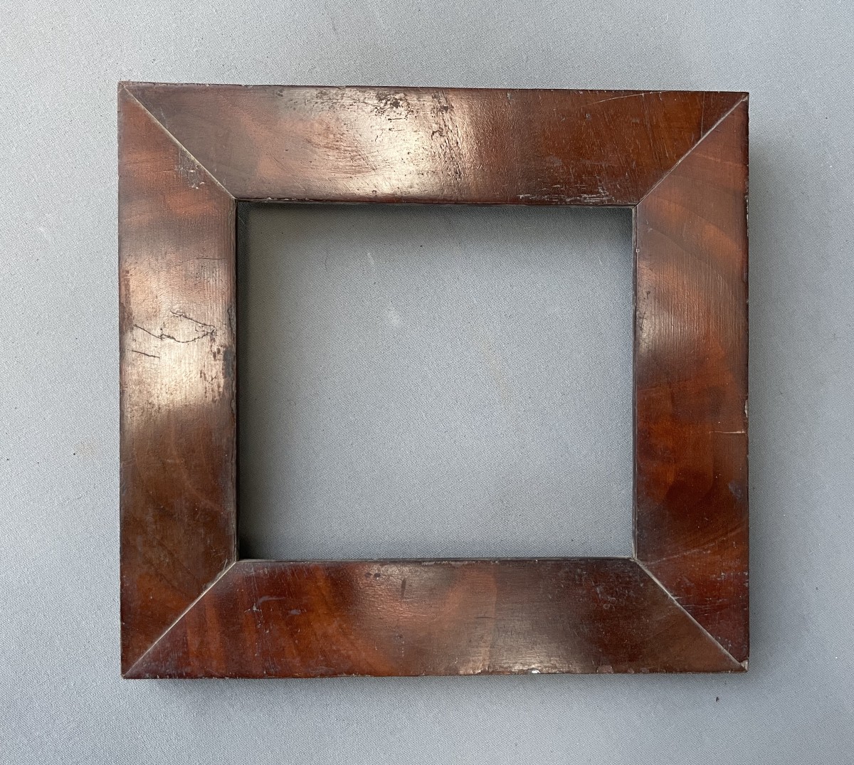 Cadre en placage d'acajou 22 x 23,5 cm