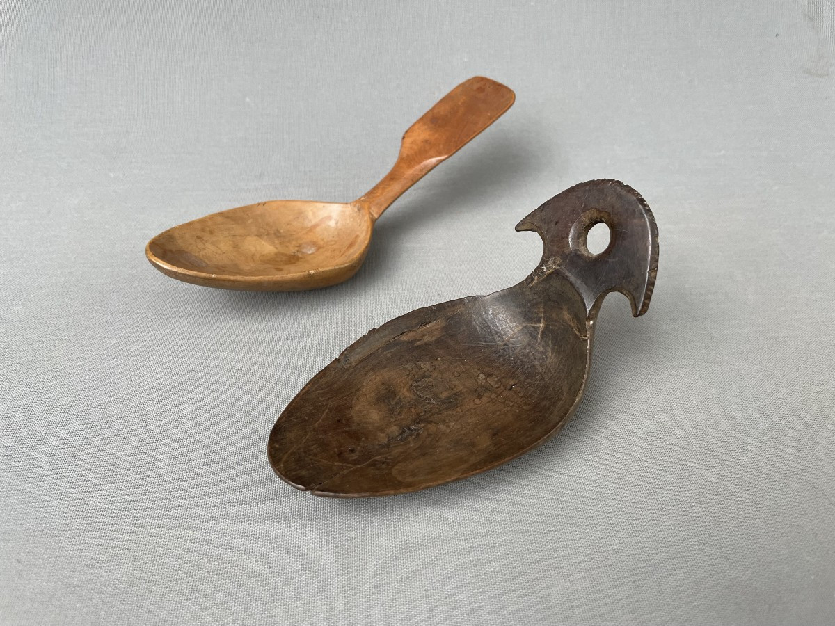 Art populaire, deux cuillères en bois