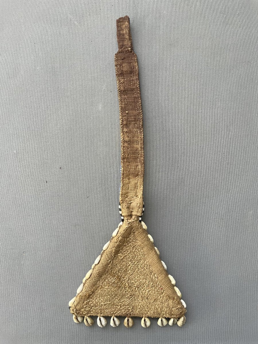 Afrique, Art Premier, ornementation avec coquillages brodés-photo-4