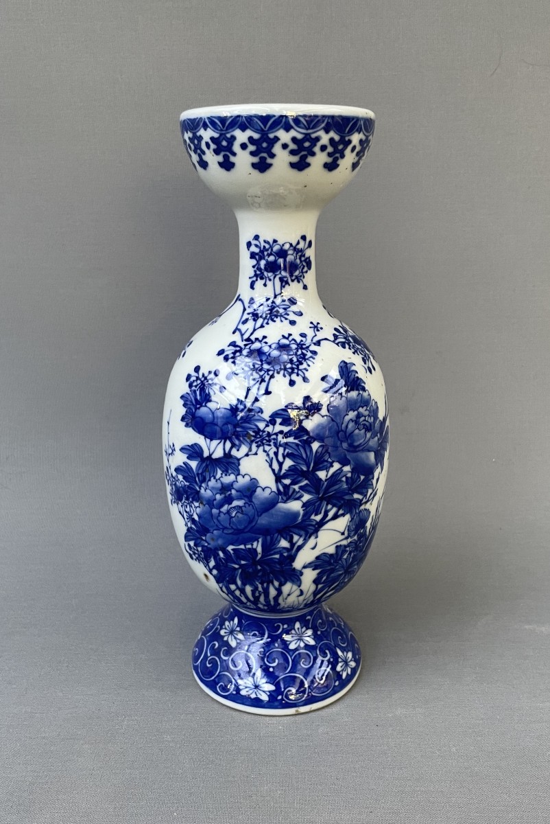 Vase en porcelaine à décor floral, Asie