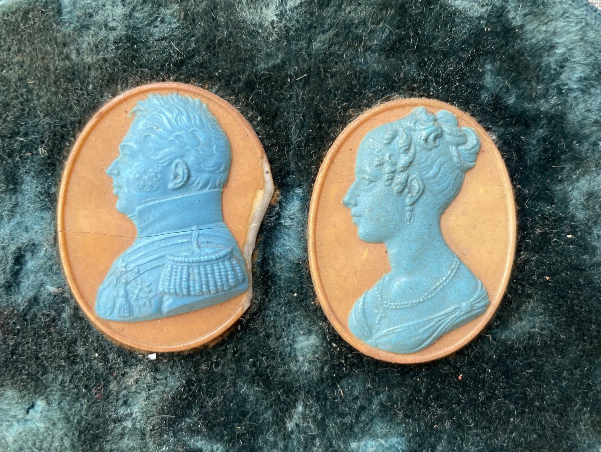 Pair Of Enameled Porcelain Medallions-photo-2