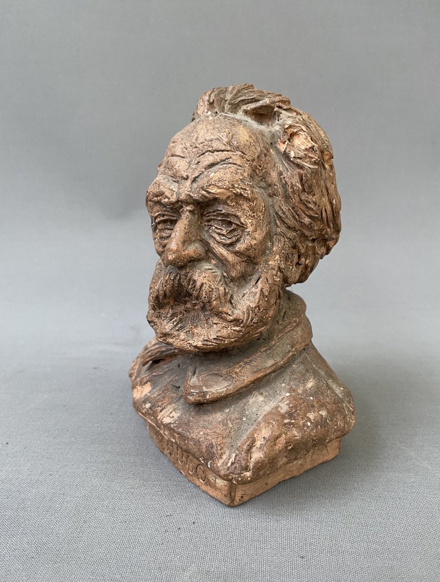 Buste de Victor Hugo en terre cuite, signature à déchiffrer-photo-2