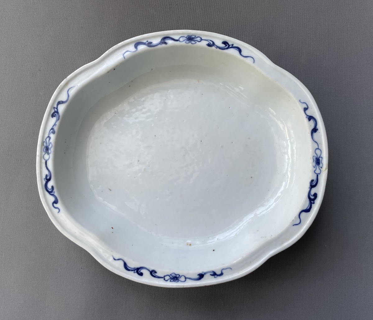Plat en porcelaine, Chine, XIXe