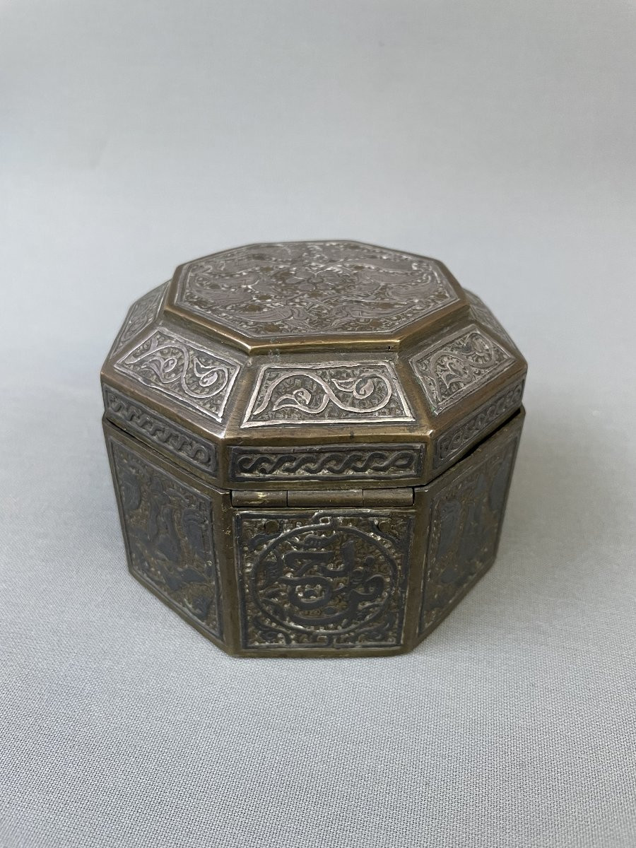Octagonal Brass Box, Middle East, Late 19th Or Early 20th Century-photo-3