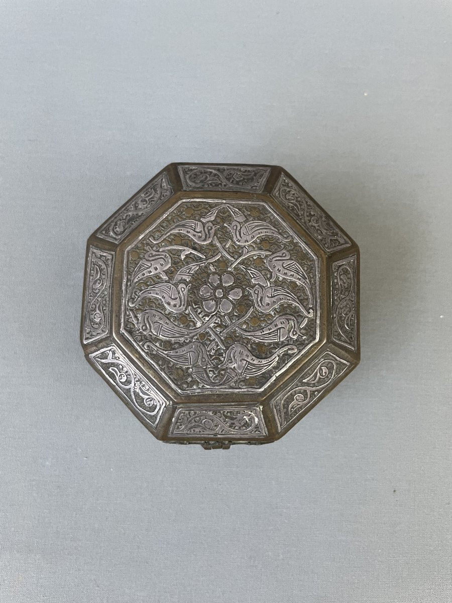 Octagonal Brass Box, Middle East, Late 19th Or Early 20th Century-photo-4