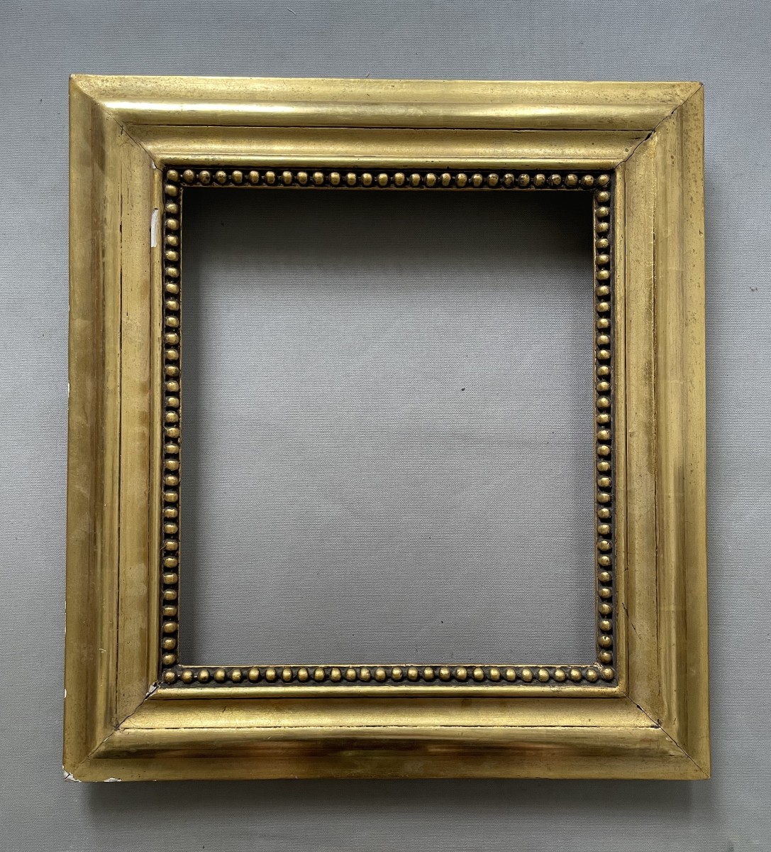 Cadre en bois et stuc doré, XIXe - 51 x 46 cm