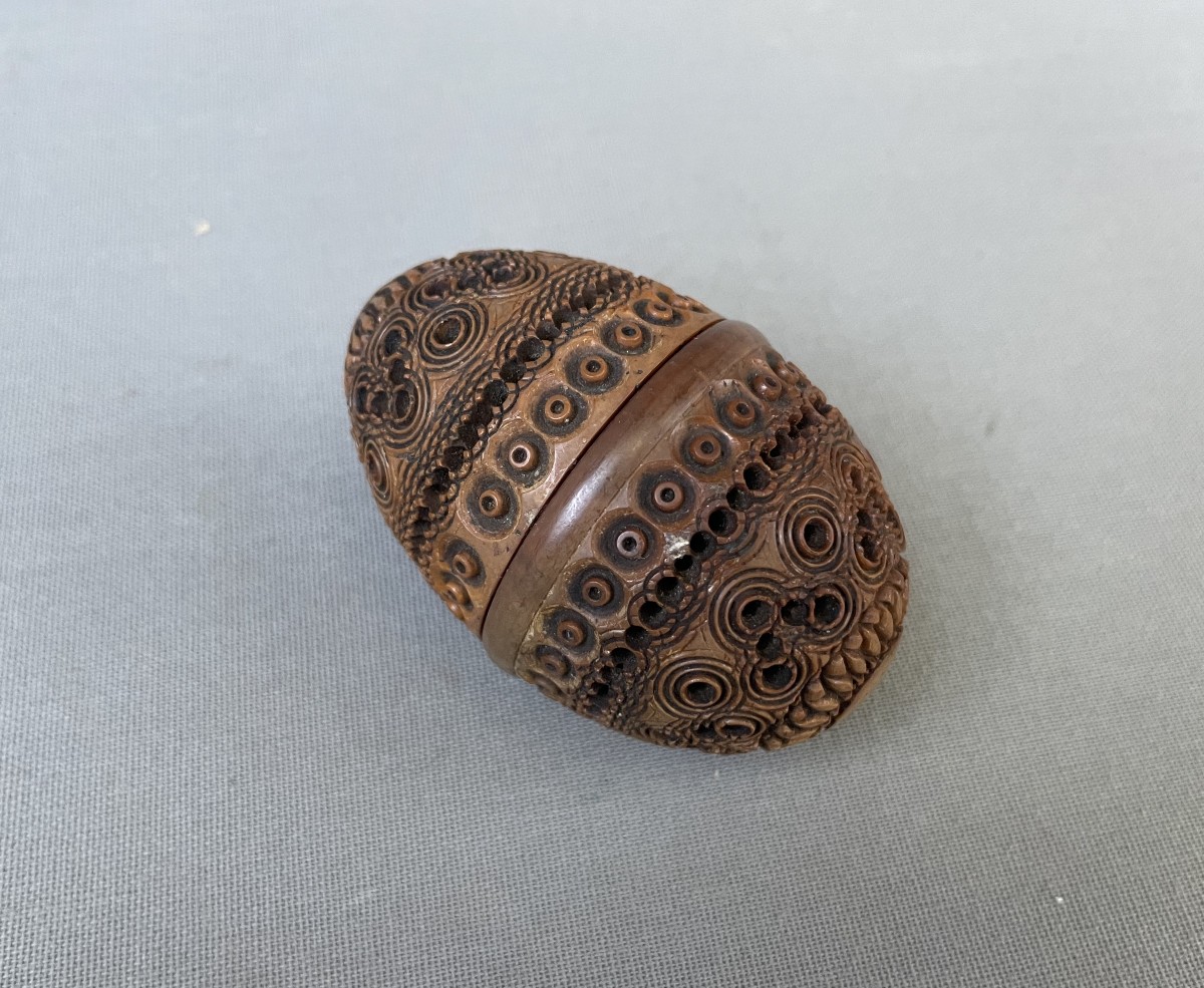 Ovoid Corozo Pin Box