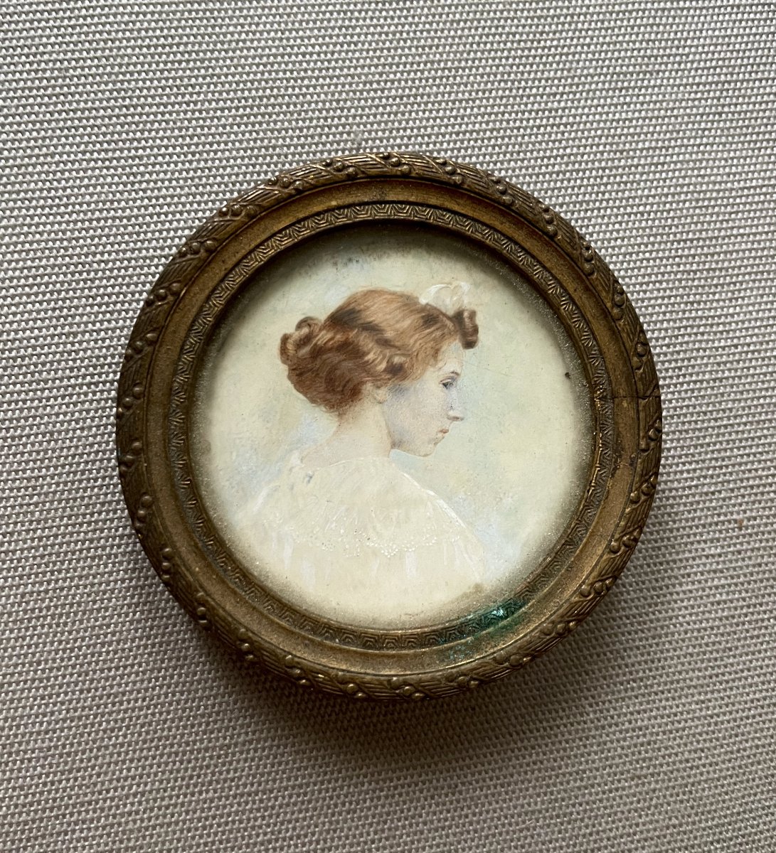 Profil de femme, peinture miniature