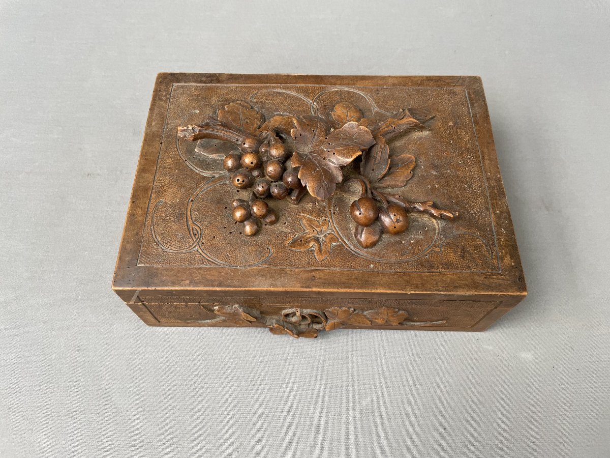 Coffret en bois sculpté à décor de vigne-photo-2