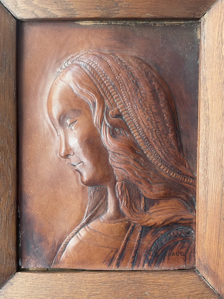 Profil de la Vierge en cuir repoussé-photo-2