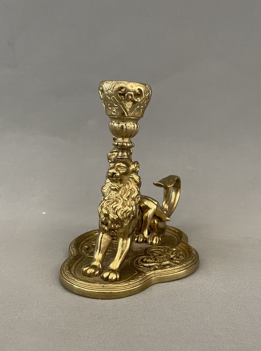 Bougeoir en bronze doré au lion et putto casqué-photo-2