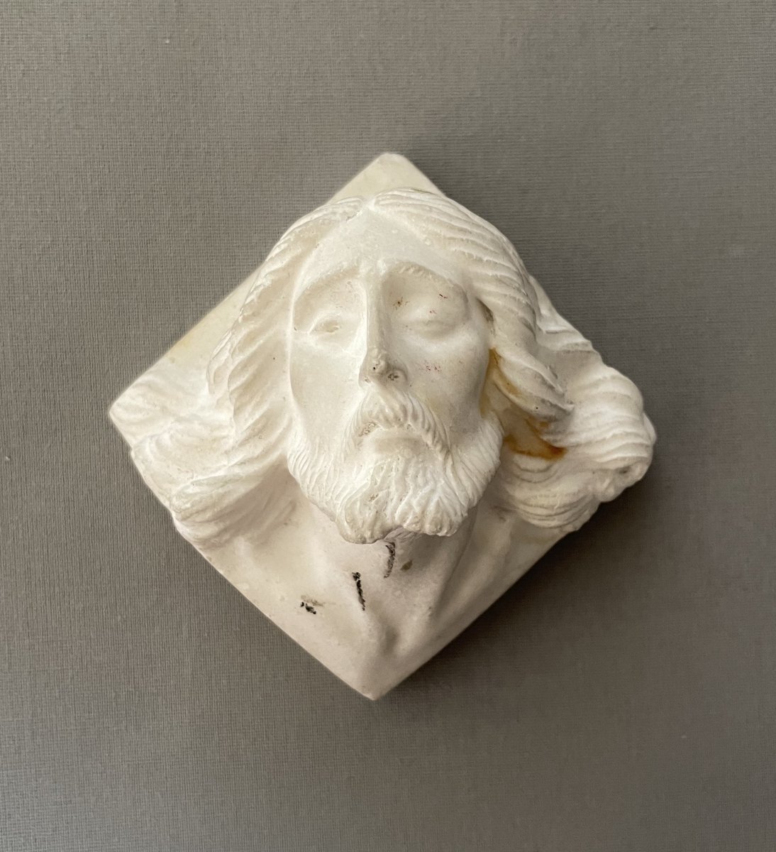 Tête de Christ en albâtre