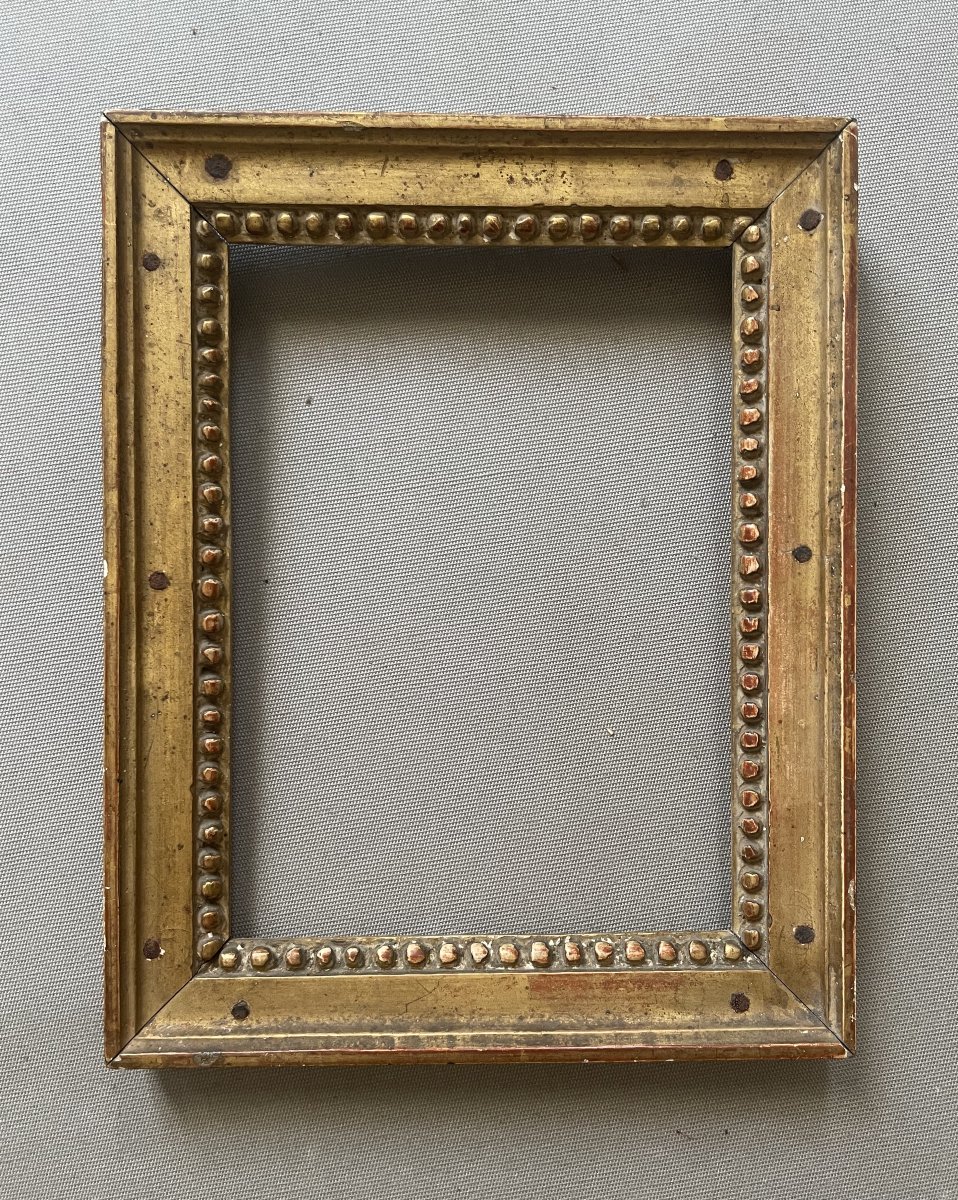 Petit cadre en bois et stuc doré - 22 x 17,5 cm