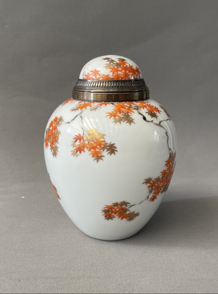 Pot couvert en porcelaine monture argent