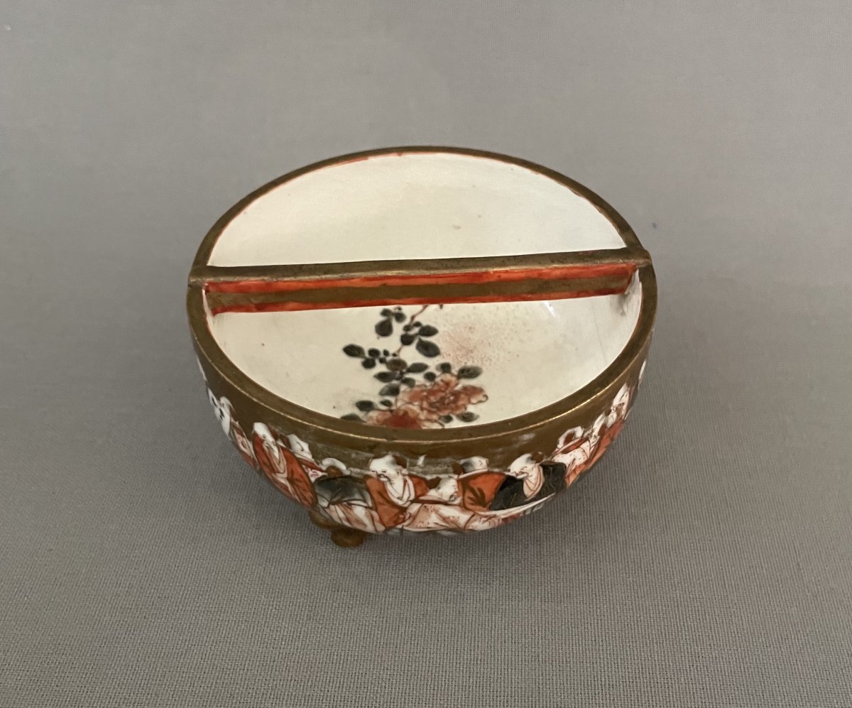 Small Three-legged Porcelain Bowl, Japan, Maison Guerrier-photo-4