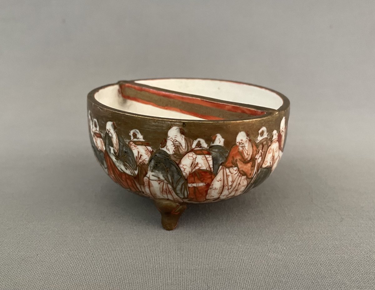 Small Three-legged Porcelain Bowl, Japan, Maison Guerrier