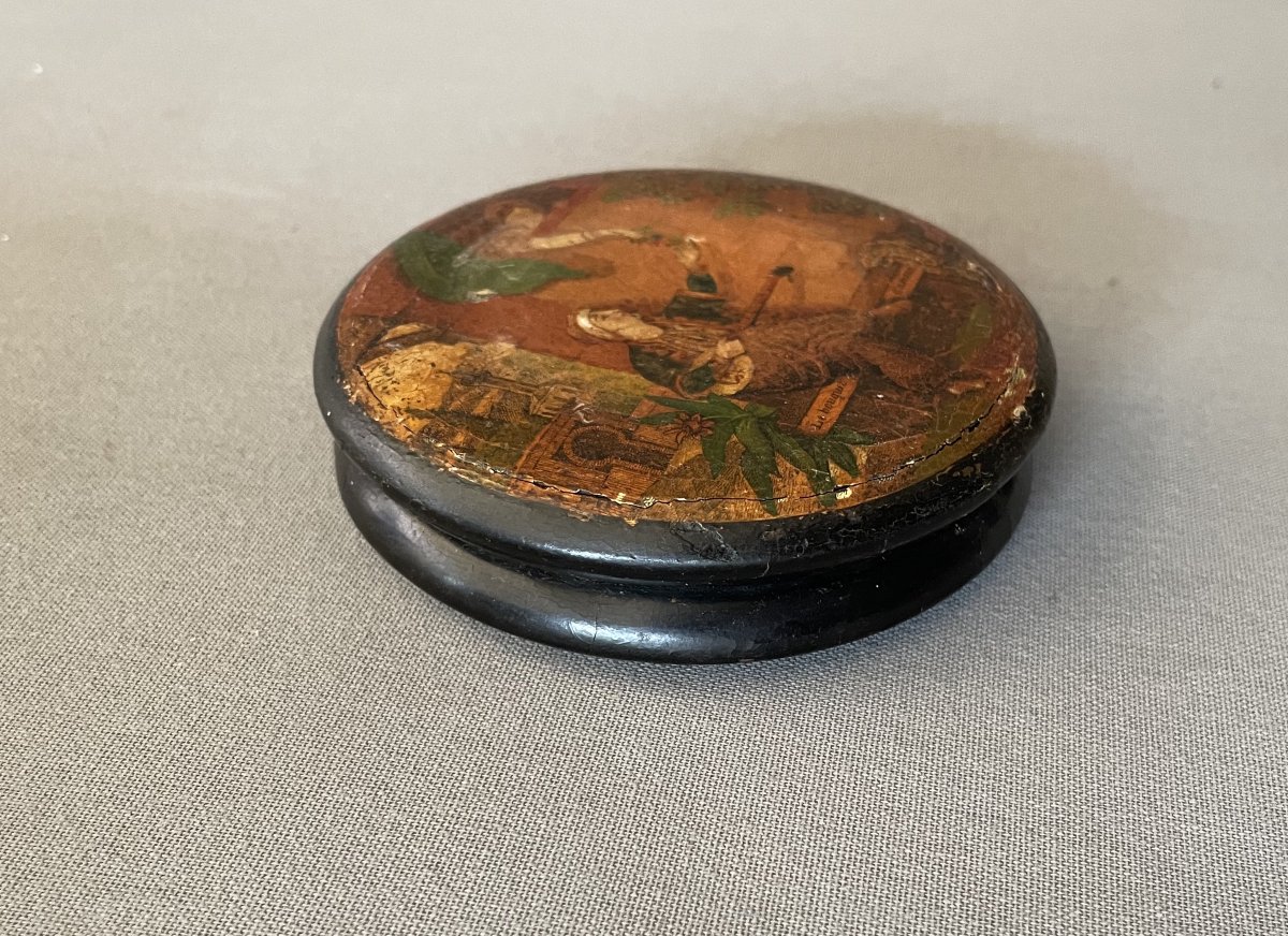 Small Lacquer Box With Oriental Designs-photo-2