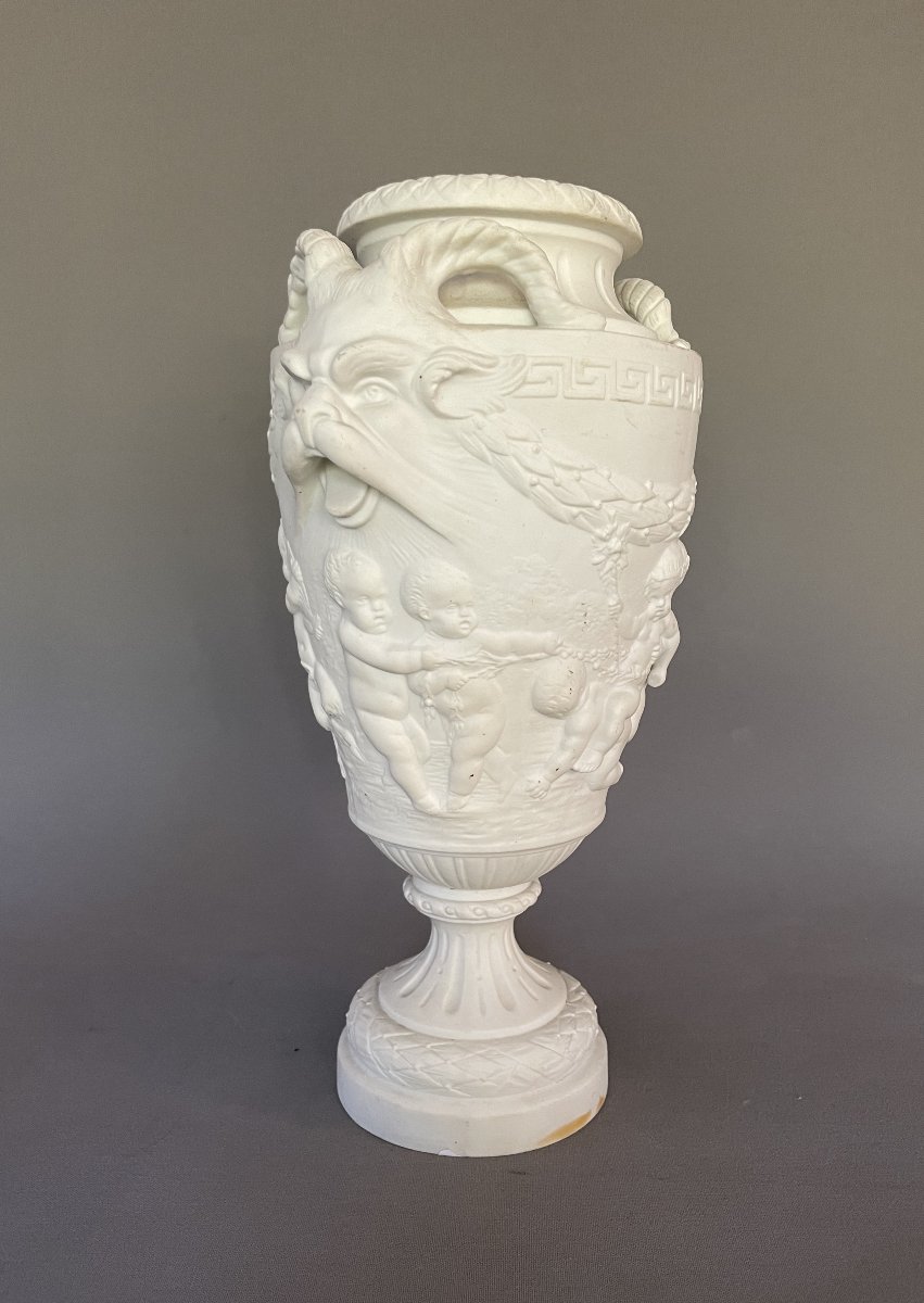 Biscuit-porcelain Vase Decorated With Putti-photo-3