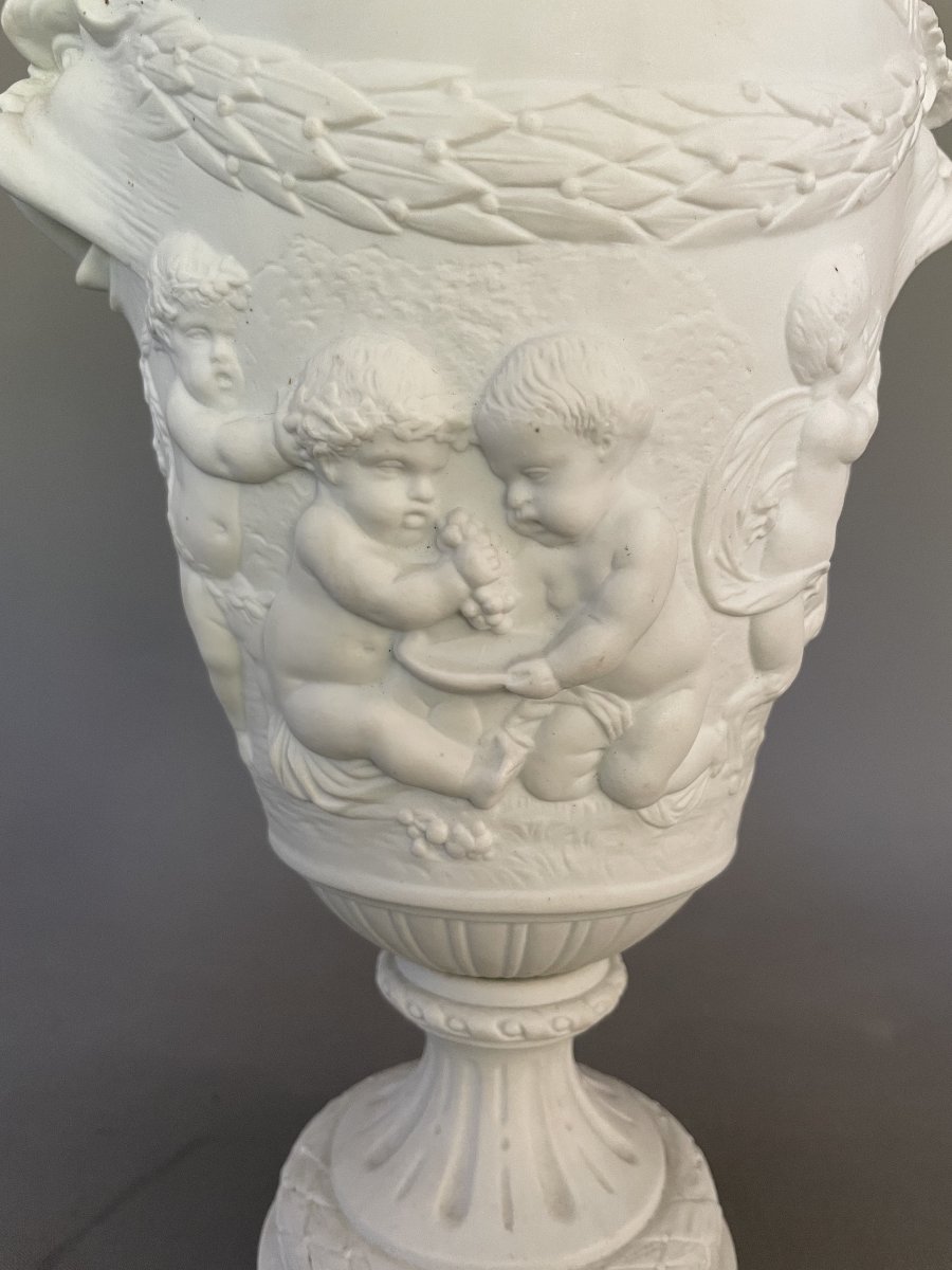Biscuit-porcelain Vase Decorated With Putti-photo-3
