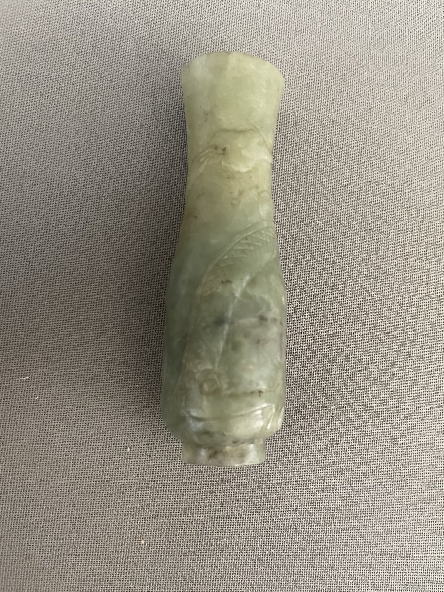 Small Jade Vase With Dragon Design-photo-4