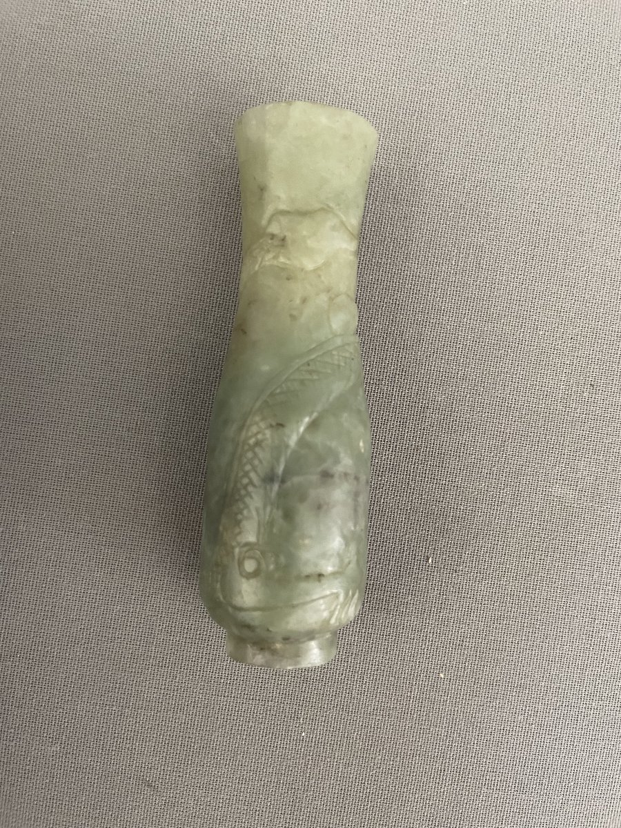 Small Jade Vase With Dragon Design-photo-1