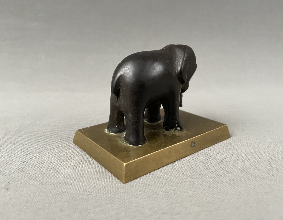 Petit éléphant en bois sculpté sur socle de bronze -photo-4