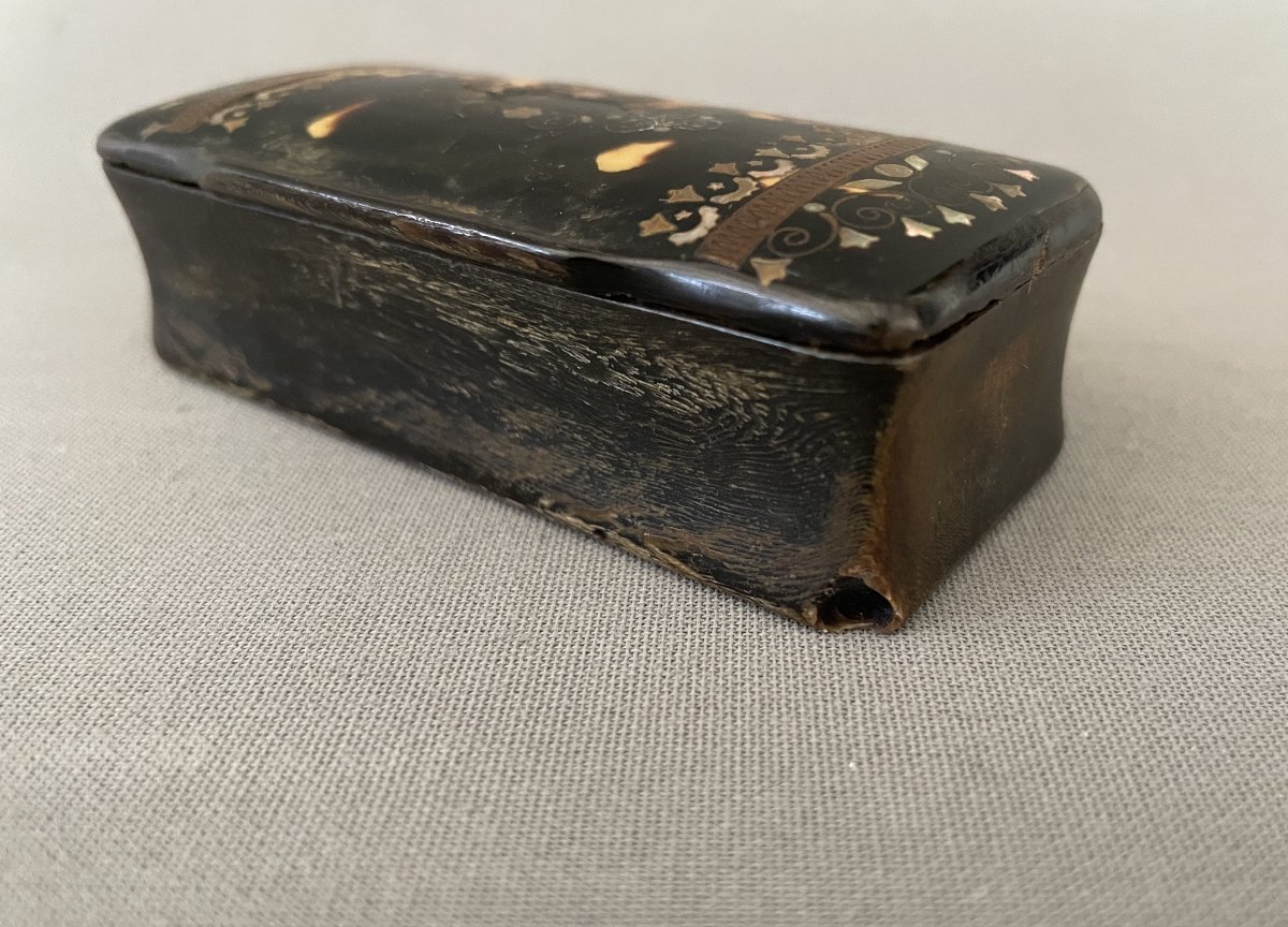 Small Inlaid Horn Box-photo-3