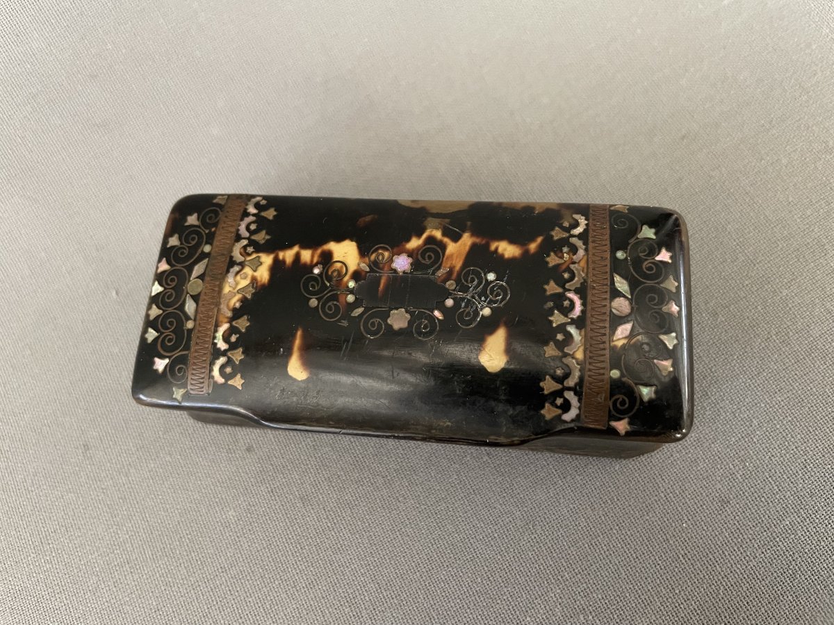Small Inlaid Horn Box-photo-1