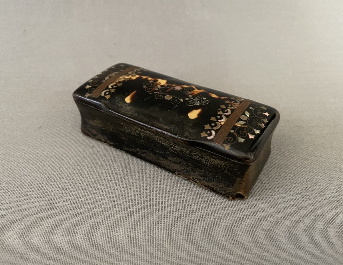 Small Inlaid Horn Box-photo-2