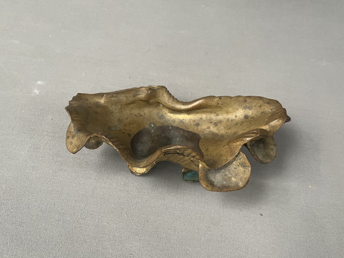 Bronze Shell-shaped Baptismal Font-photo-2