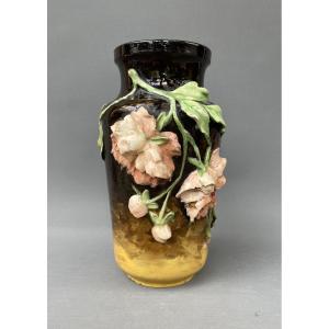 Vase En Barbotine à Décor De Pivoines