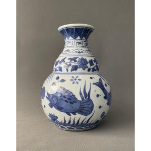 Porcelain Vase, China, Late 19th Or Early 20th Century