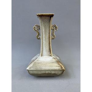 Vase en porcelaine émaillée, Chine, début XXe